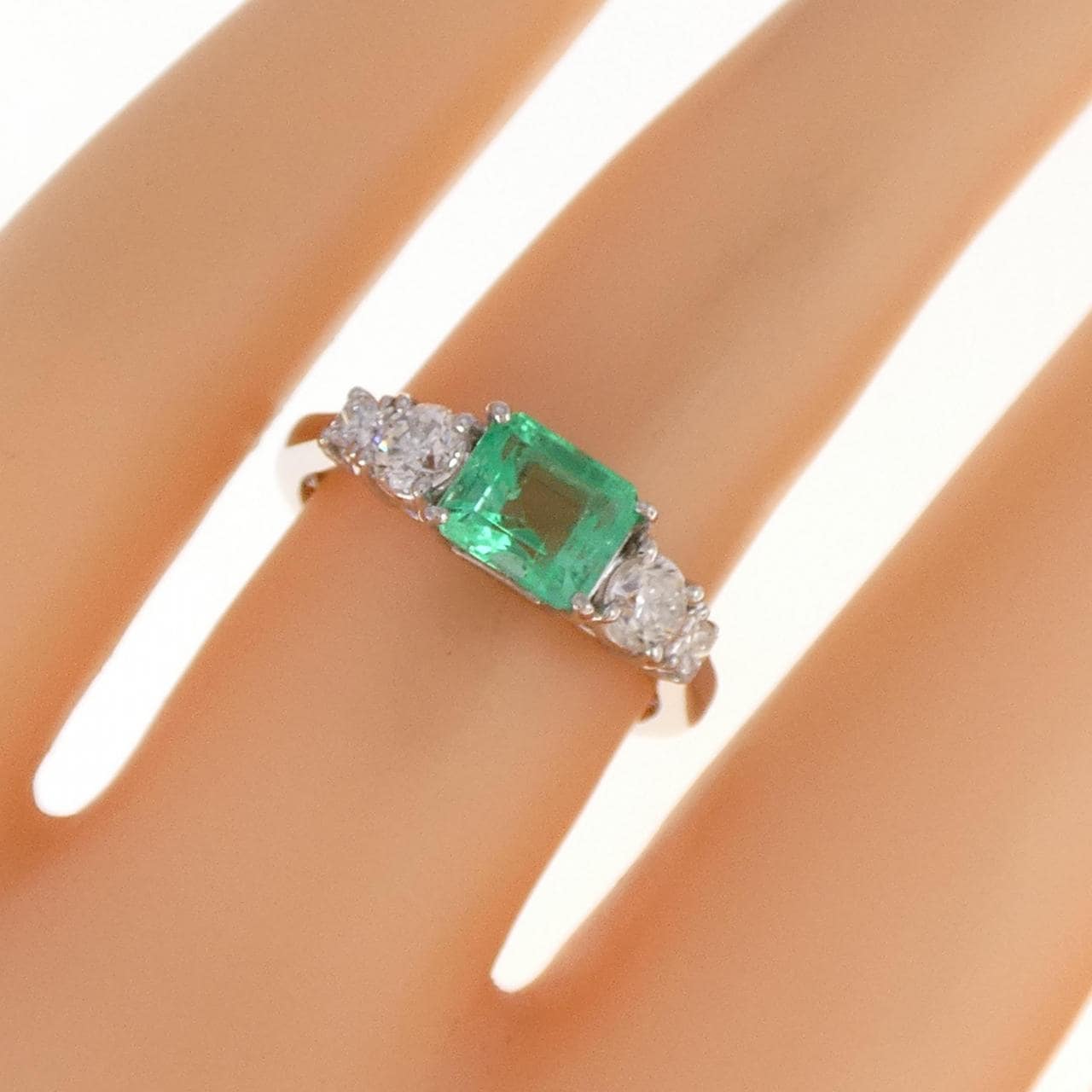 PT エメラルド リング 0.83CT