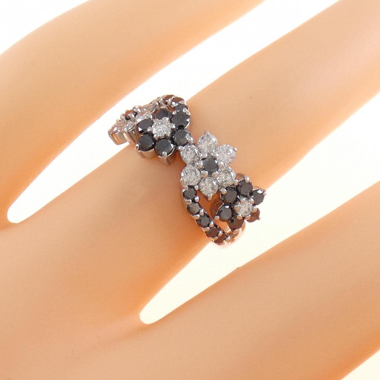 K18WG flower Diamond ring 0.60CT