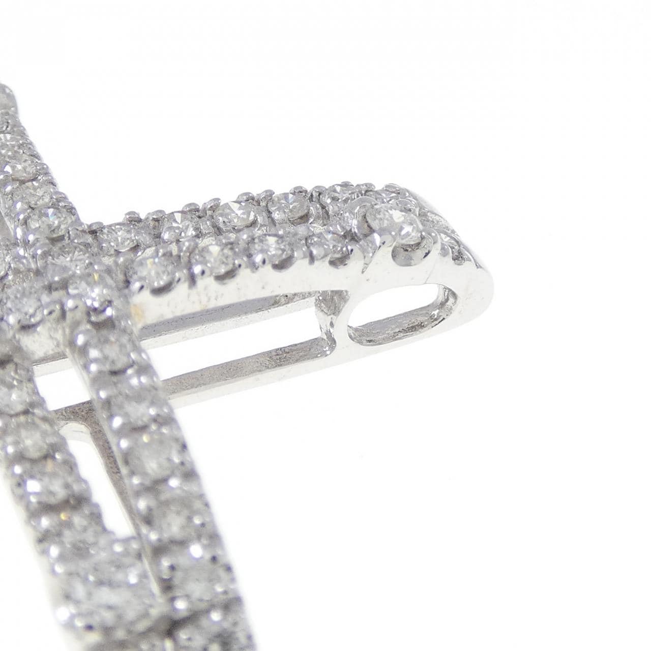 K18白金十字形钻石吊坠，1.05克拉