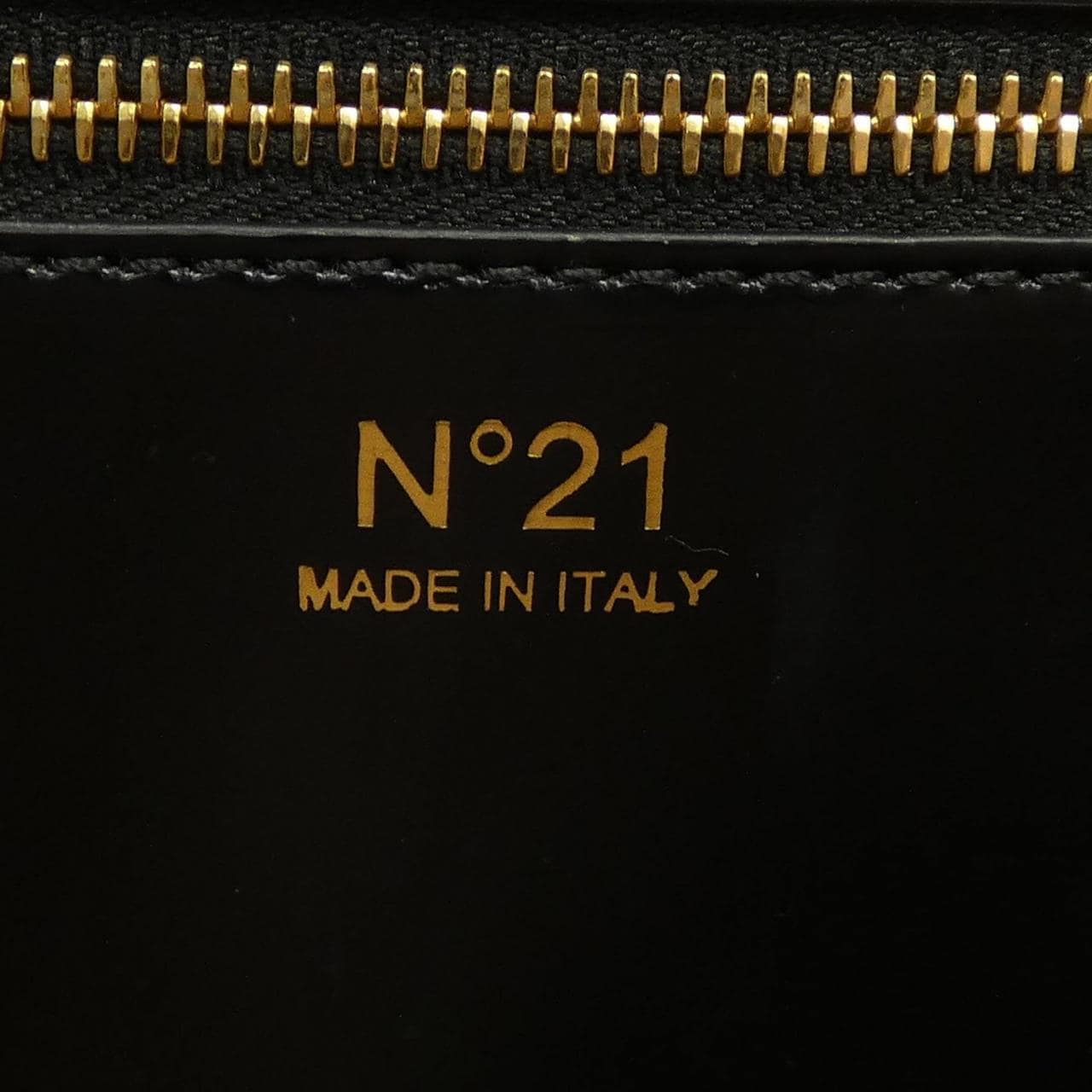 ヌメロヴェントゥーノ N°21 BAG