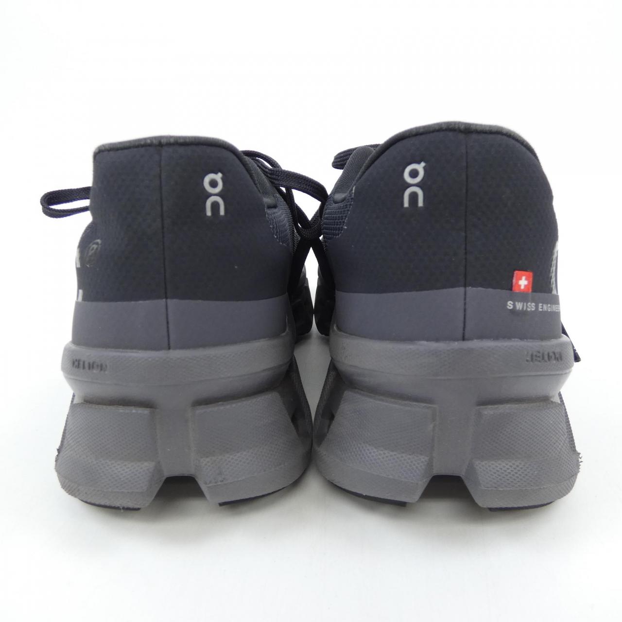 オン On Cloud　Monster スニーカー