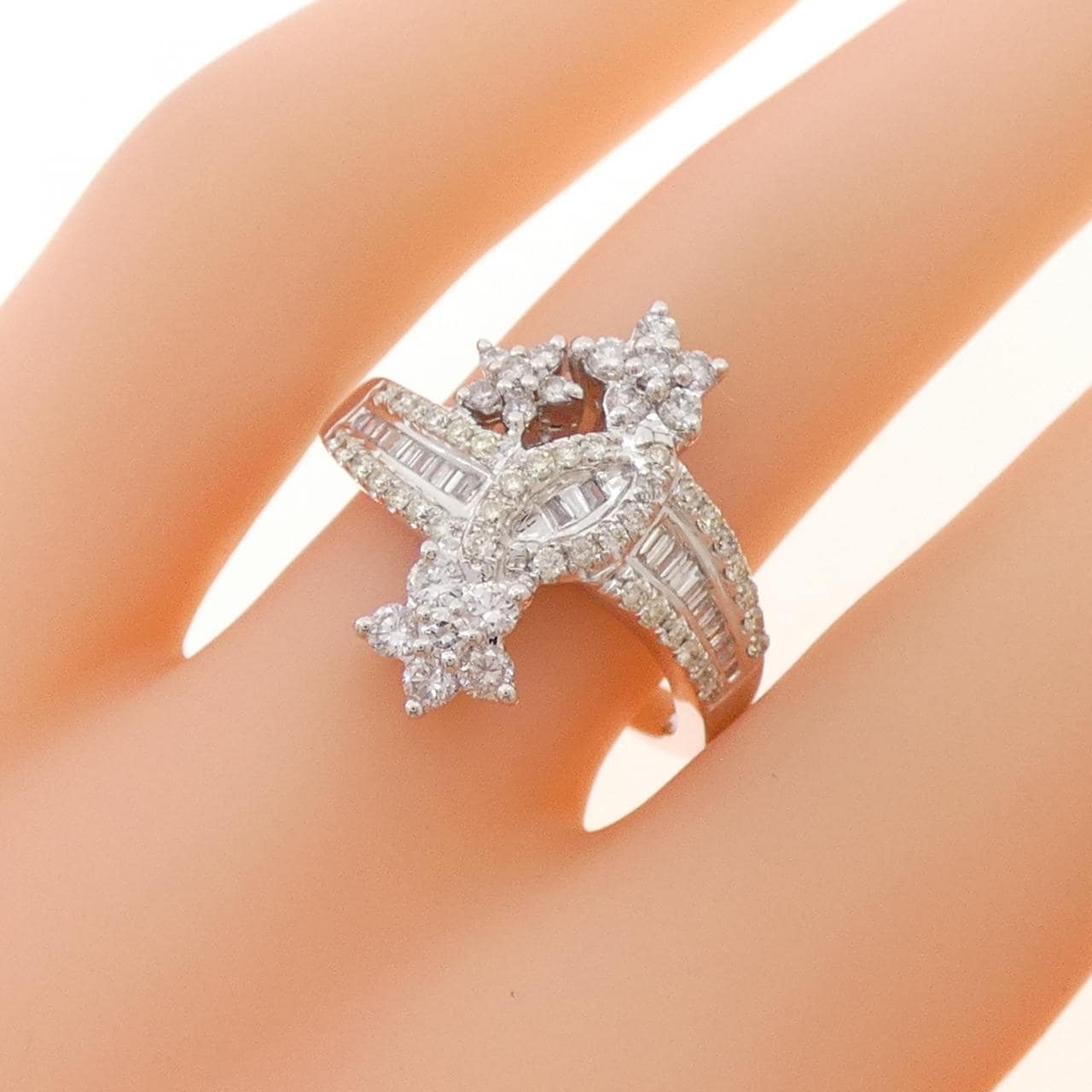 K18WG スター ダイヤモンド リング 0.72CT