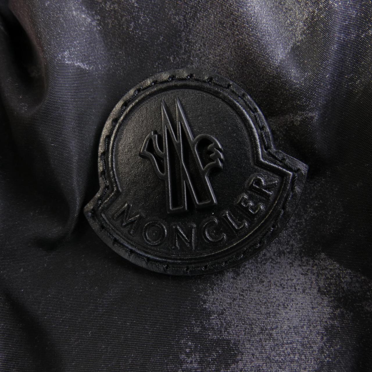 モンクレール MONCLER ダウンジャケット