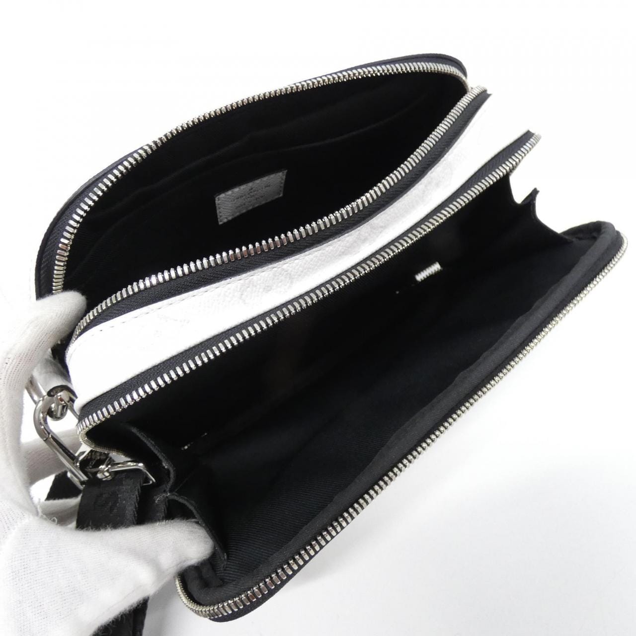 ルイヴィトン タイガ ラマ アルファ　メッセンジャー M31069 ショルダーバッグ