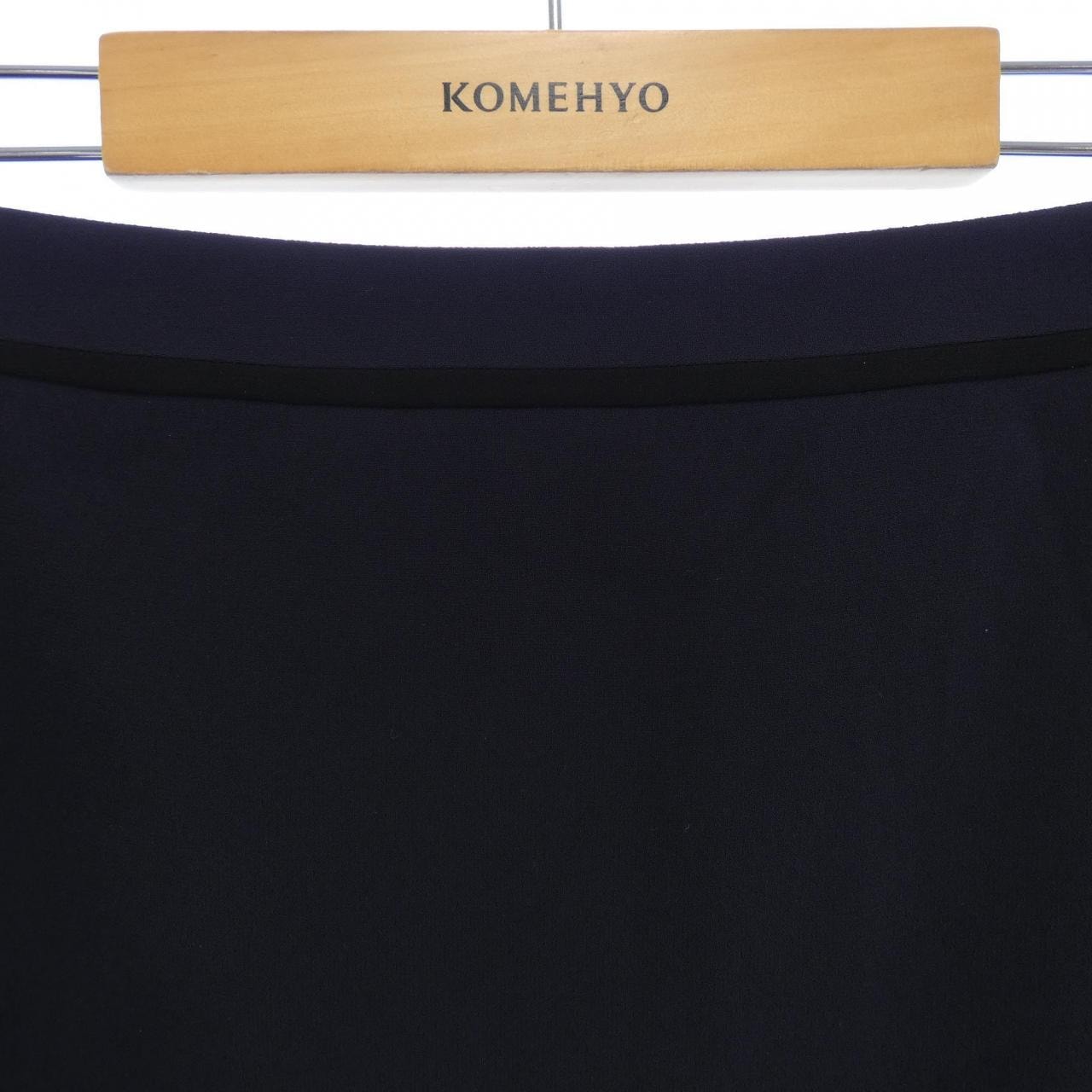 ベイジュ BEIGE. スカート