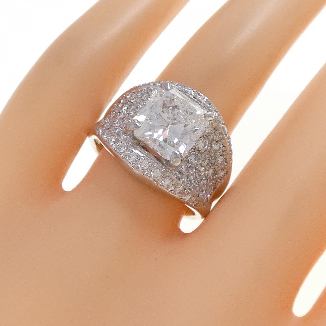 PT900 ダイヤモンド リング 3.039CT F SI2 ファンシーカット