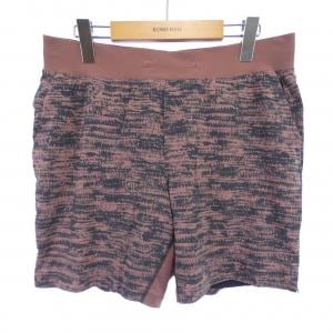 LULULEMON ショートパンツ