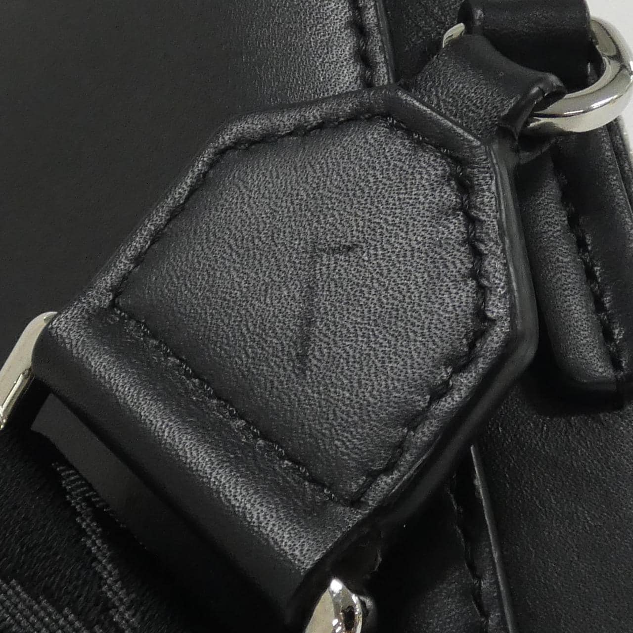 ロエベ バーティカル クロスボディ ポケット C565S59X01 ショルダーバッグ