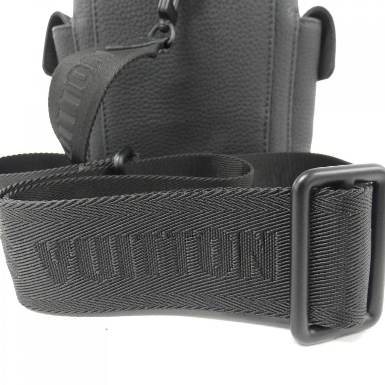 LOUIS VUITTON Taurillon Christopher XS M58495 单肩包