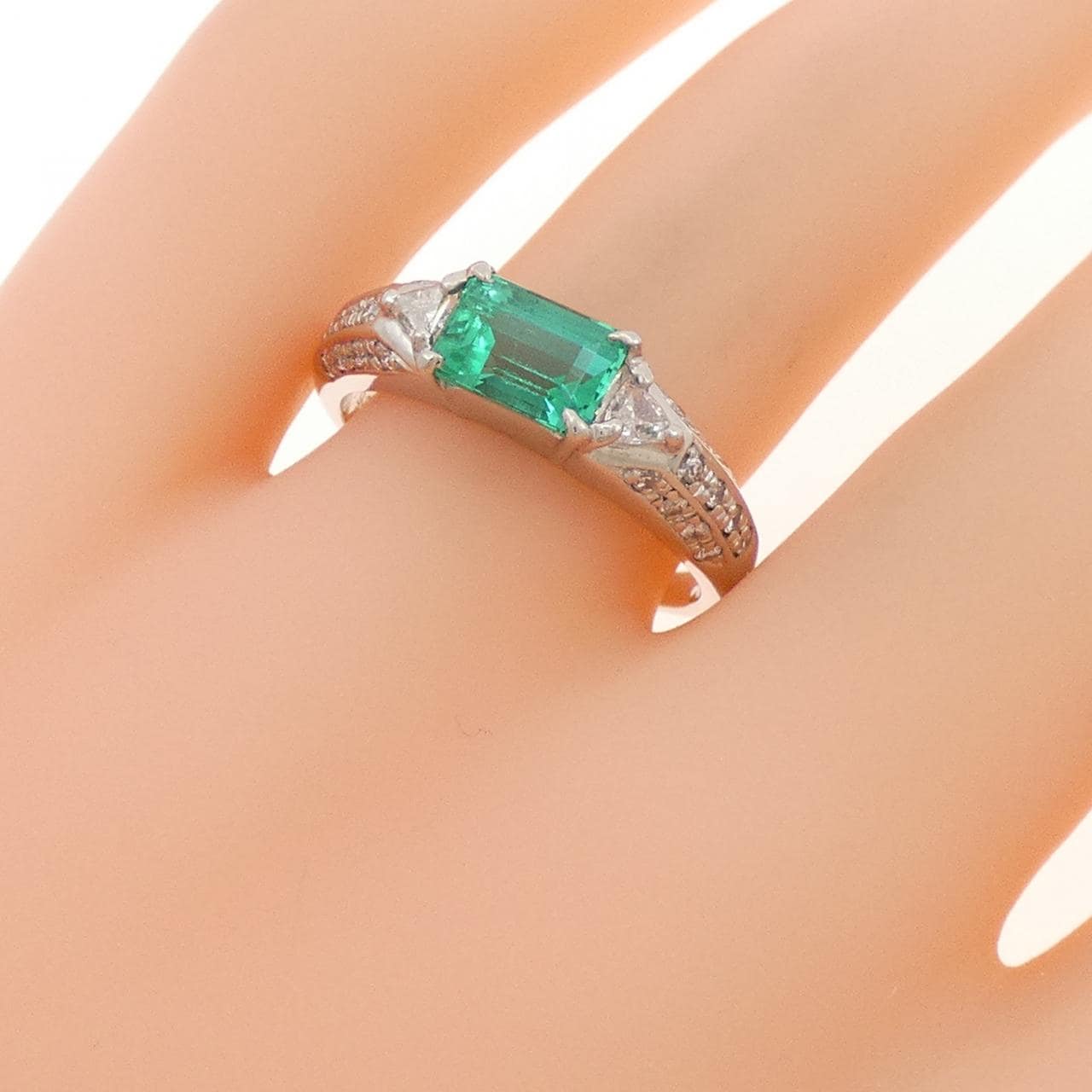 PT900 エメラルド リング 0.93CT
