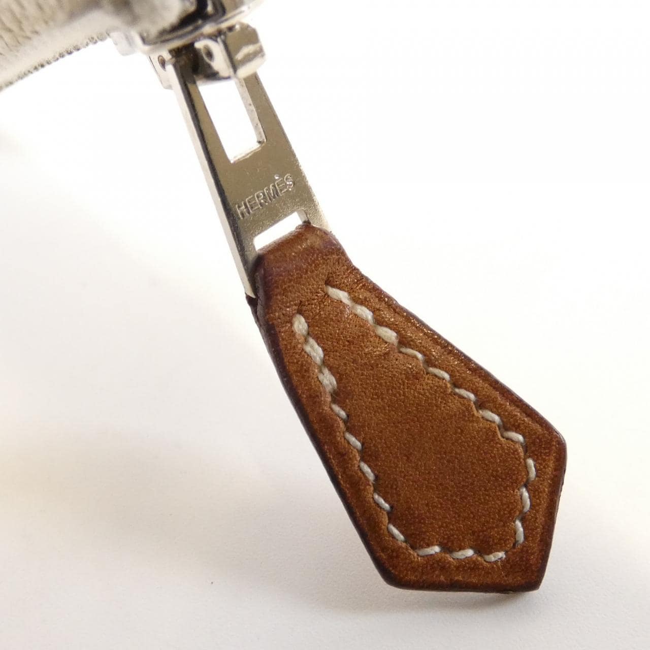 エルメス CARRE EN BOUCLES シルク イン クラシック 071003CK 財布