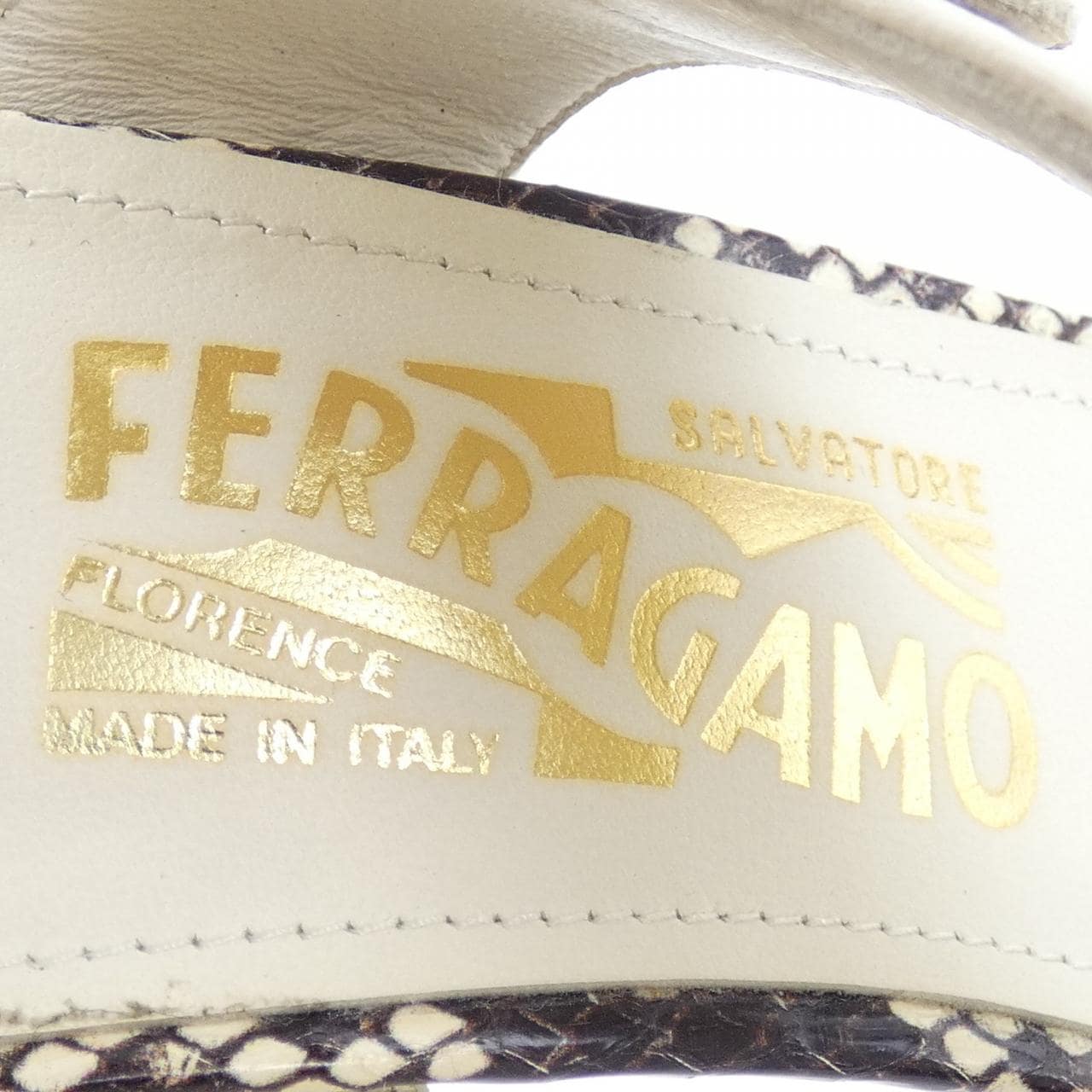 サルヴァトーレフェラガモ SALVATORE FERRAGAMO サンダル