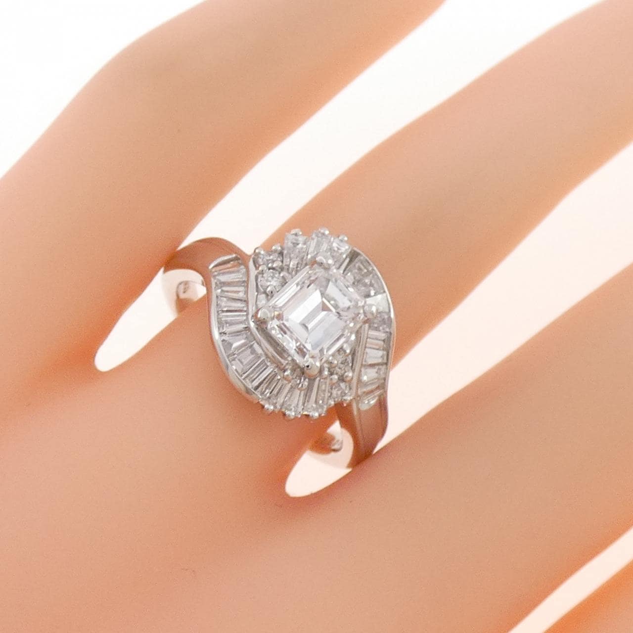 PT900 ダイヤモンド リング 1.017CT D VS1 エメラルドカット