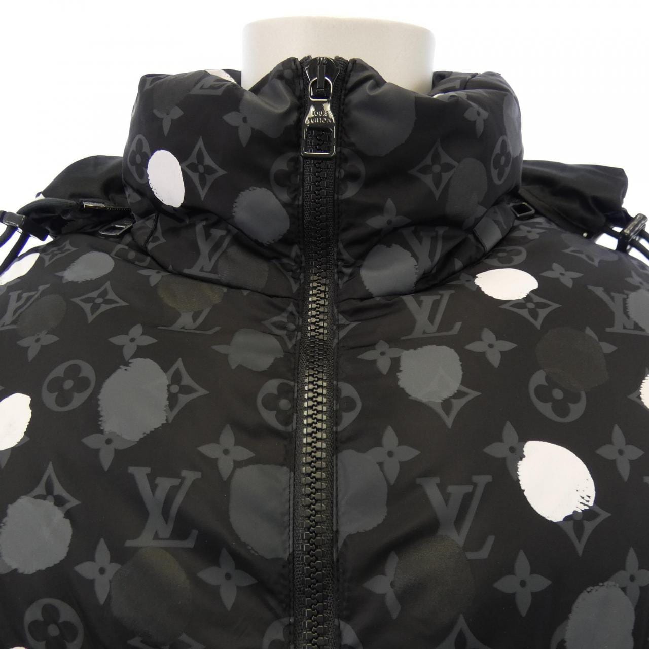 ルイヴィトン LOUIS VUITTON LV×YKモノグラムペインティッドドット HOB31EV33 草間彌生 ダウンジャケット