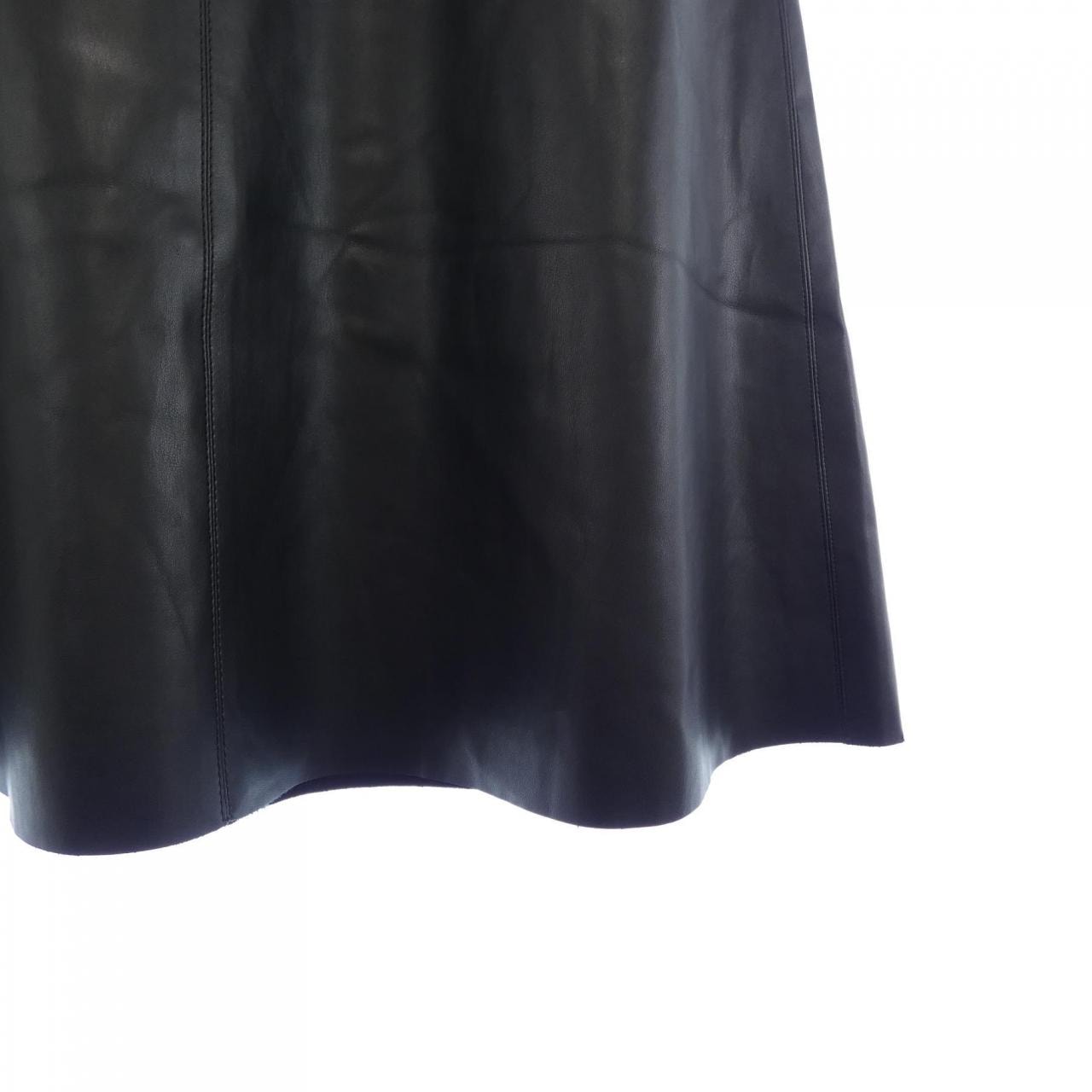 ニジュウサンク 23区 スカート