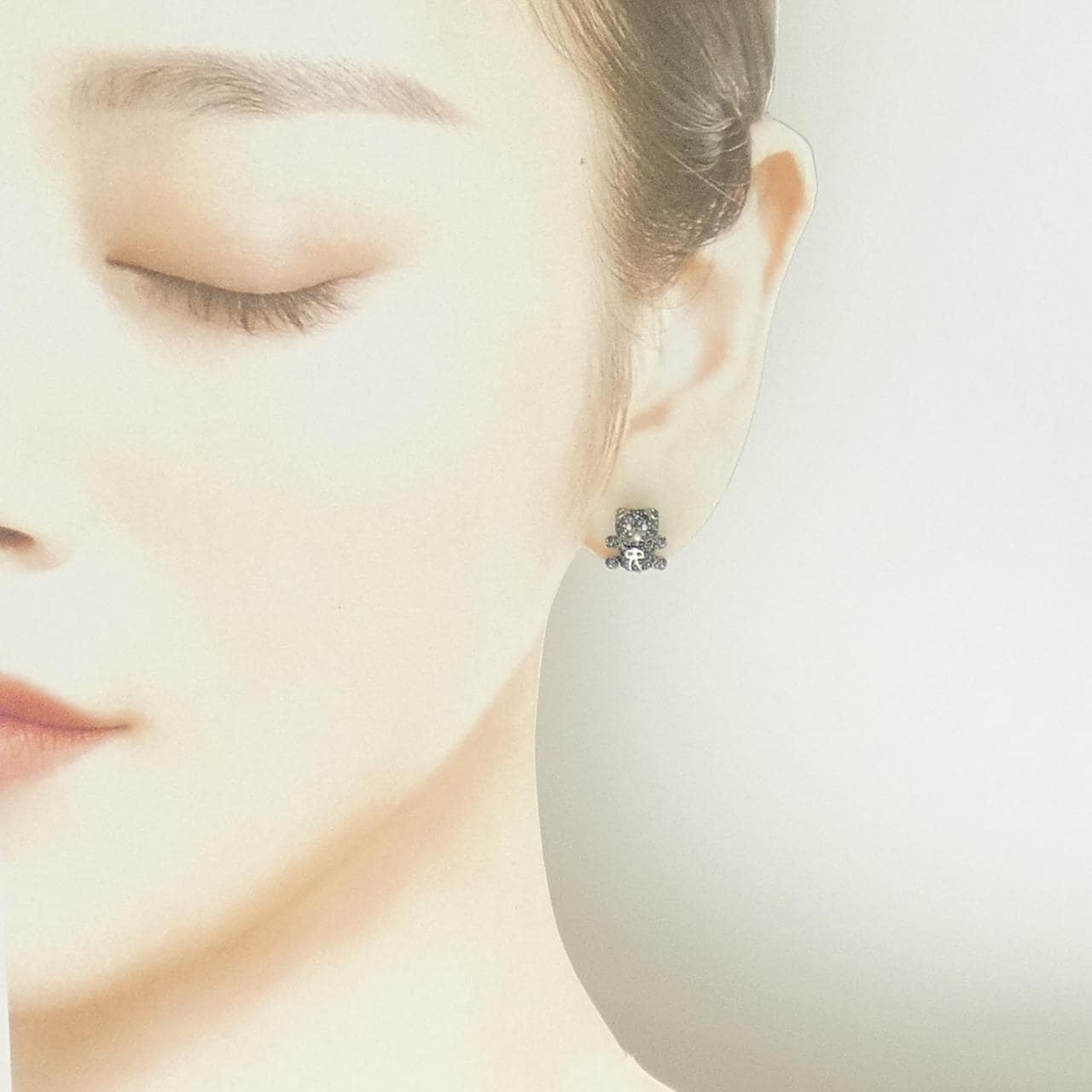 K18WG ベア ダイヤモンド ピアス 0.56CT