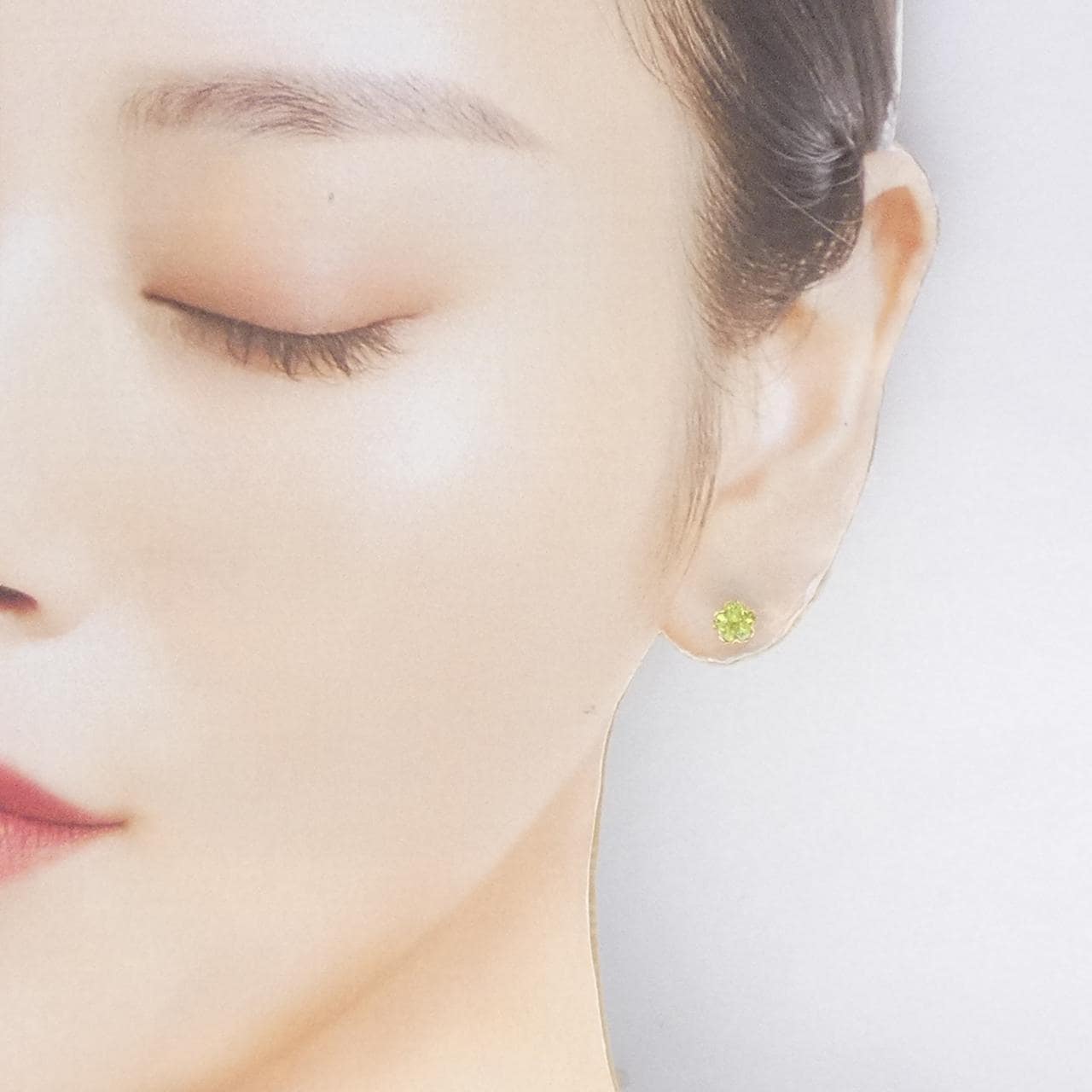 K18YG フラワー ペリドット ピアス