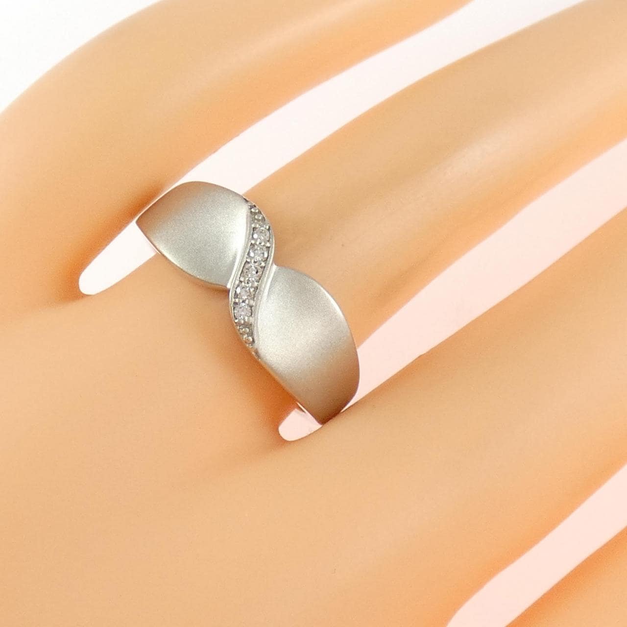 ジーエスティービー ダイヤモンド リング 0.03CT