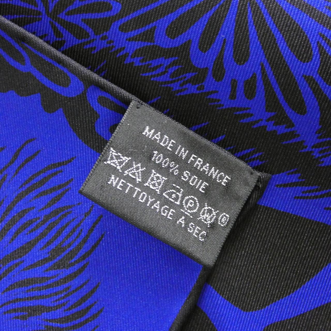 エルメス THE THREE GRACES カレ ダブル フェイス スカーフ