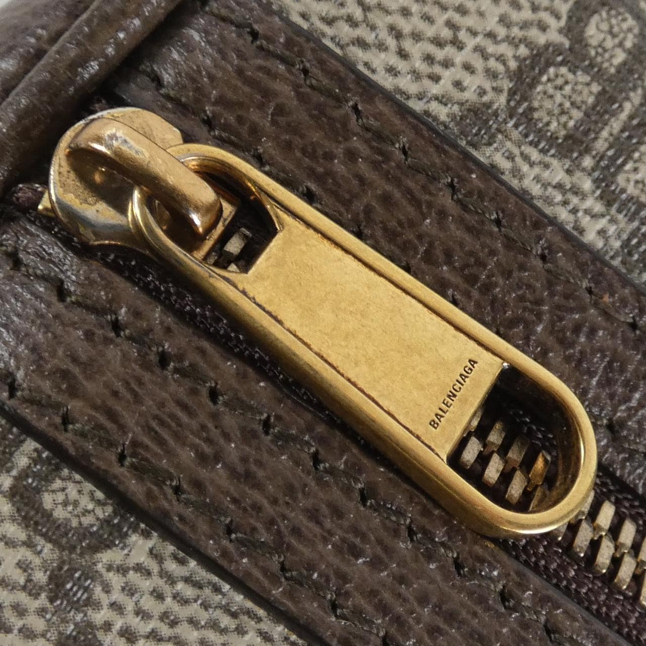 BALENCIAGA Hacker 相机包 680128 2103U 单肩包