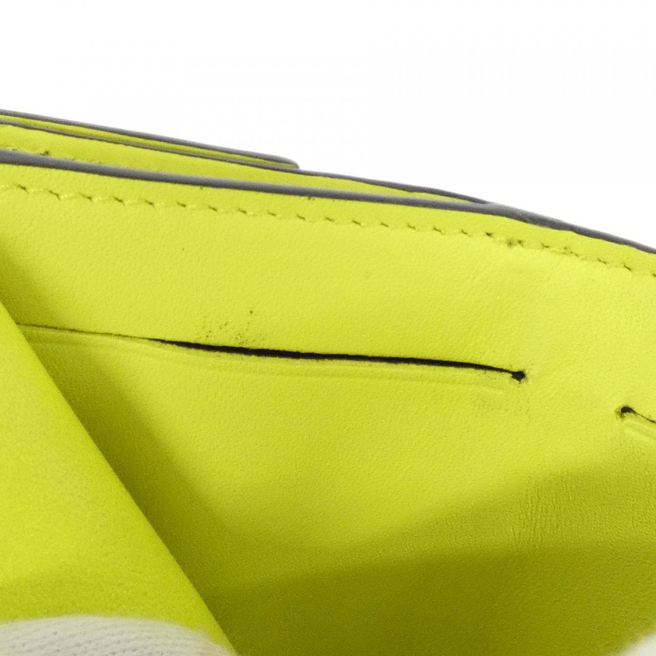 ルイヴィトン タイガ ラマ ディスカバリー コンパクト ウォレット M67629 財布