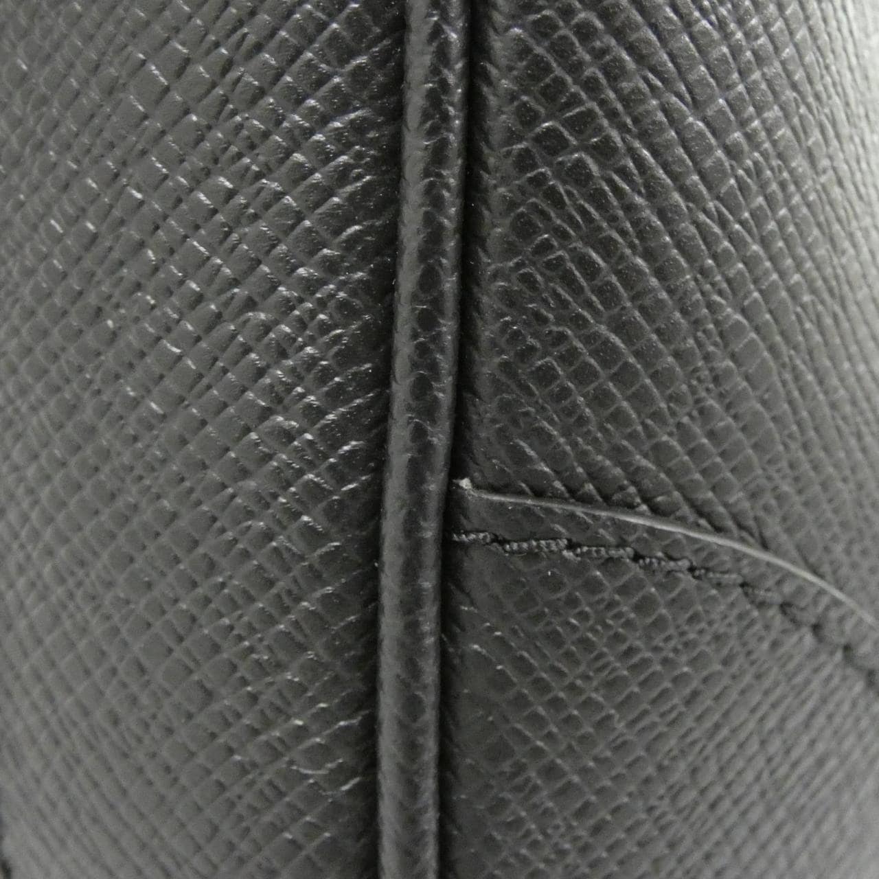 ルイヴィトン タイガ ポルト ドキュマン ヴォワヤージュ M30925 バッグ