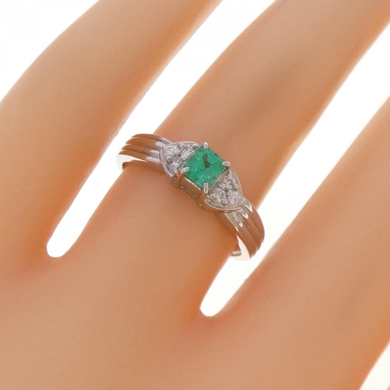 PT900 エメラルド リング 0.22CT