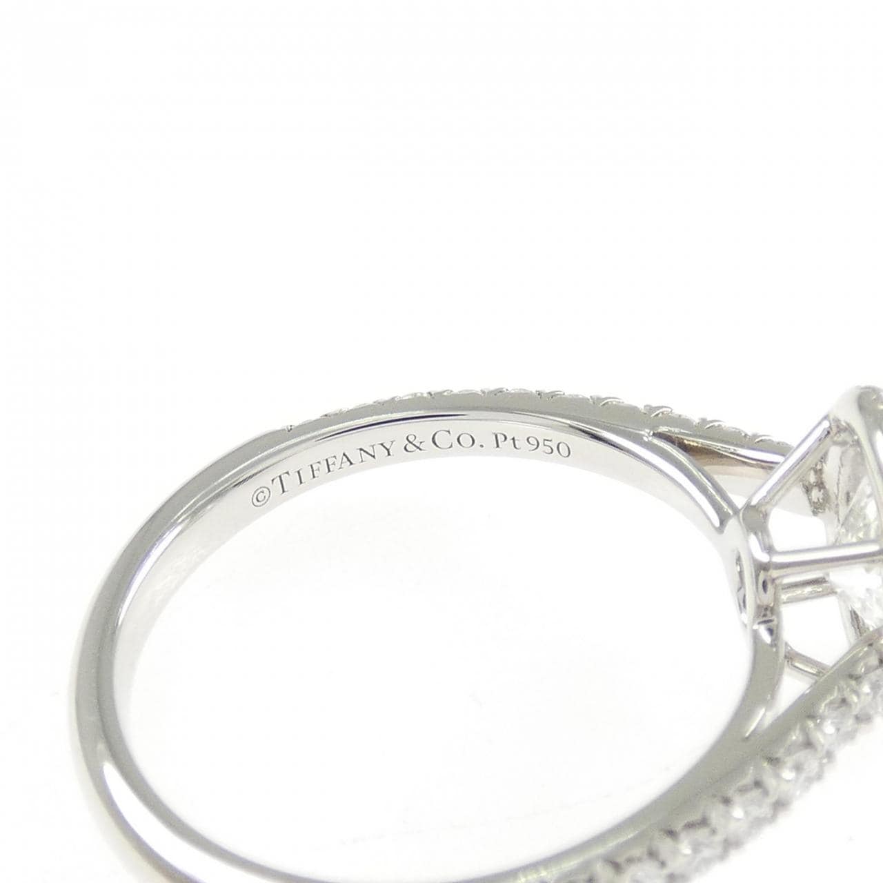 ティファニー ソレスト オーバル リング 0.80CT G VVS2