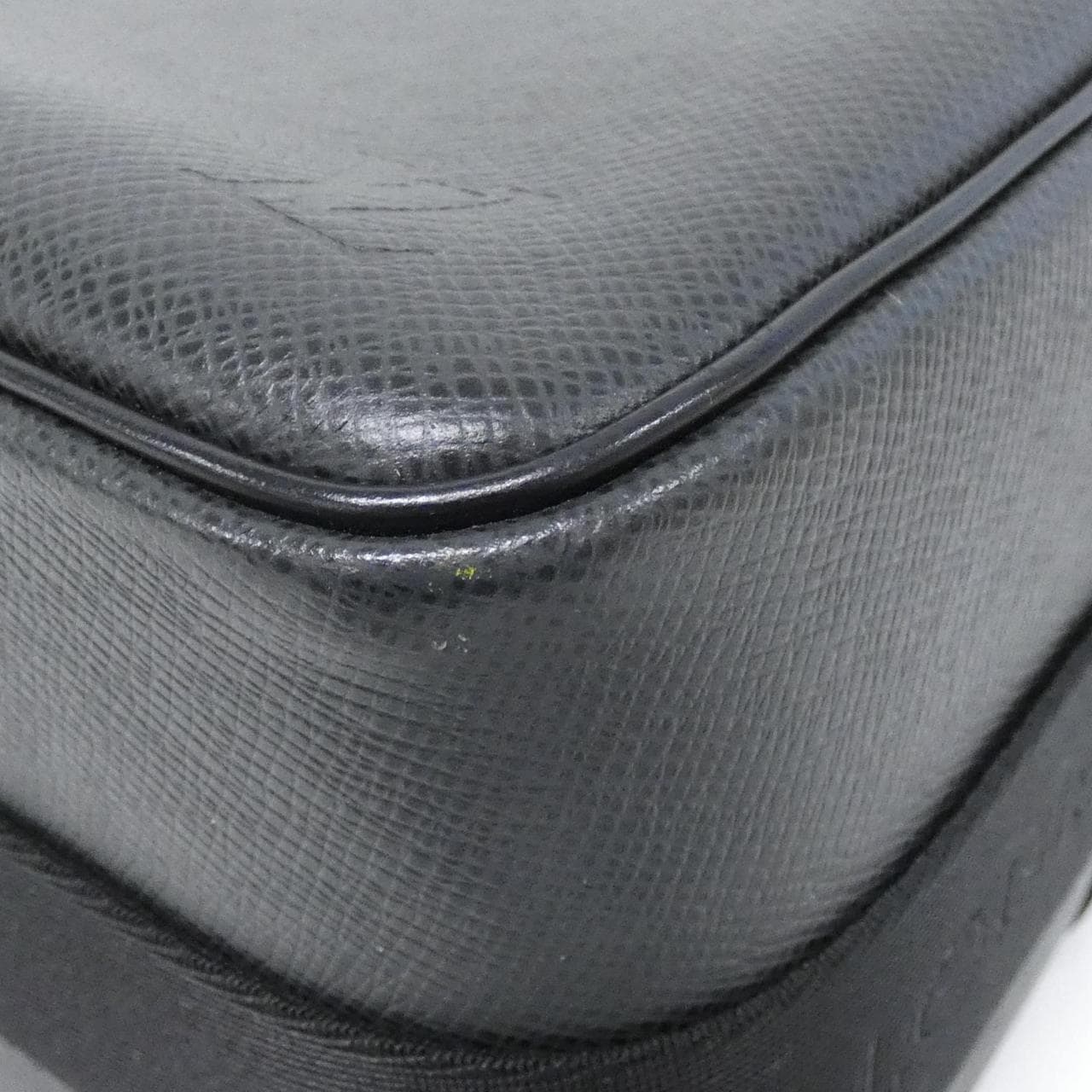 ルイヴィトン タイガ リポーター M30152 ショルダーバッグ