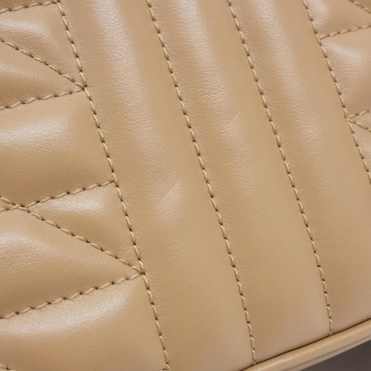 グッチ GG MARMONT 447632 UM8BN ショルダーバッグ