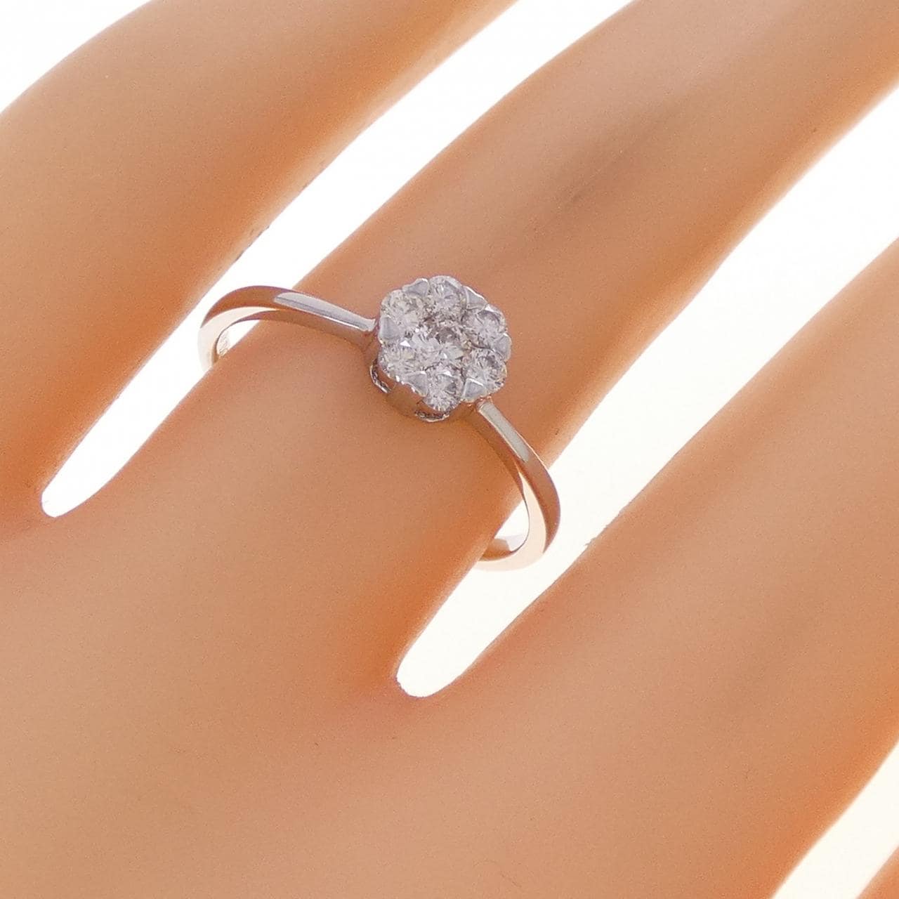 750WG フラワー ダイヤモンド リング 0.28CT