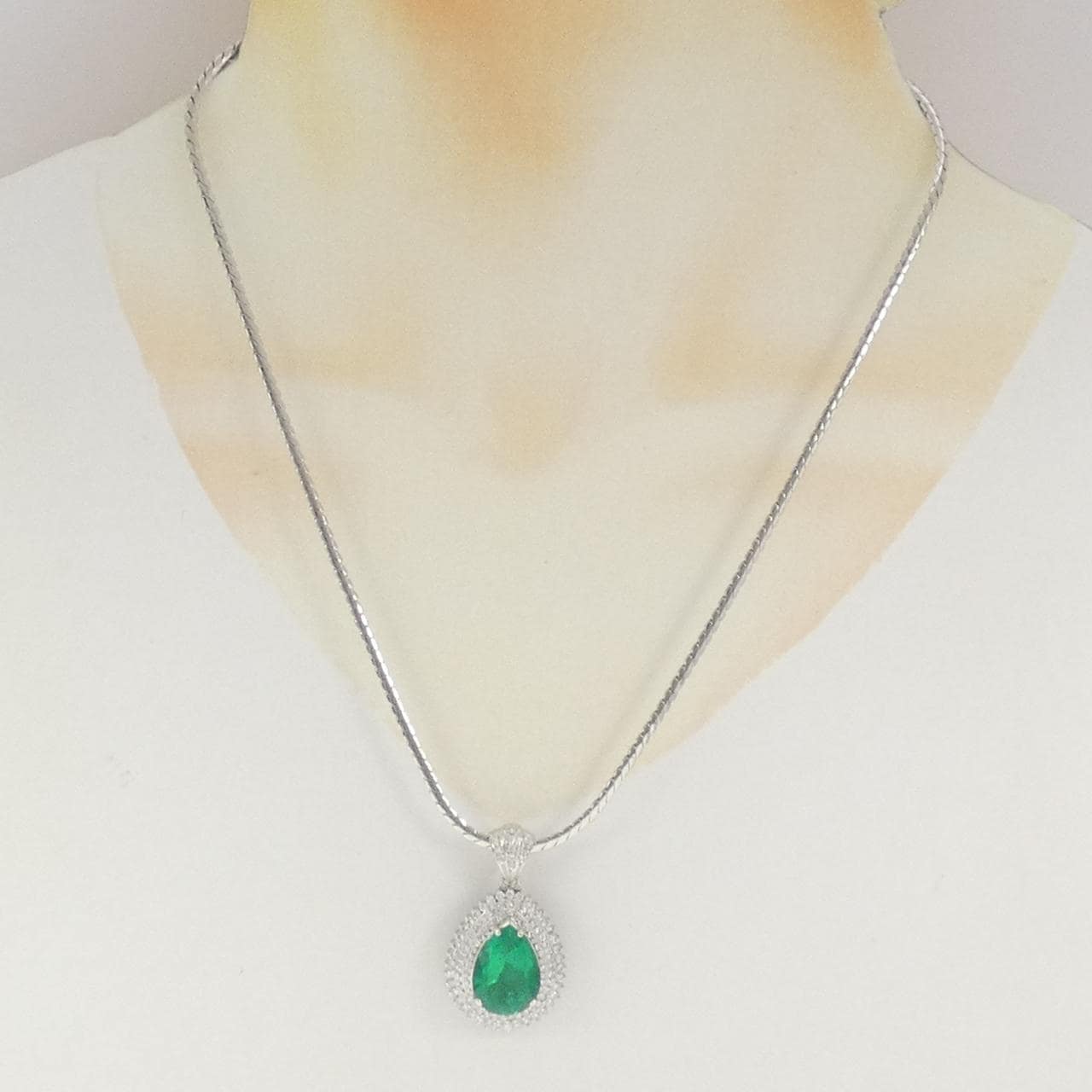 PT900/PT850 エメラルド ネックレス 7.11CT コロンビア産