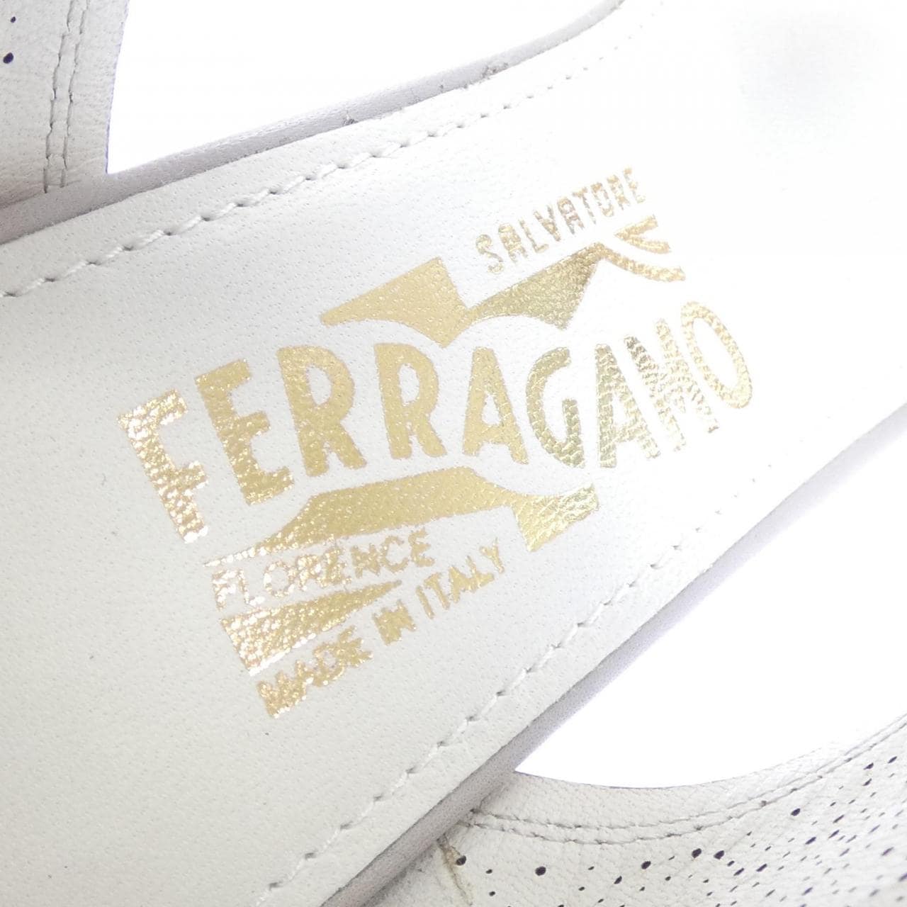 サルヴァトーレフェラガモ SALVATORE FERRAGAMO サンダル