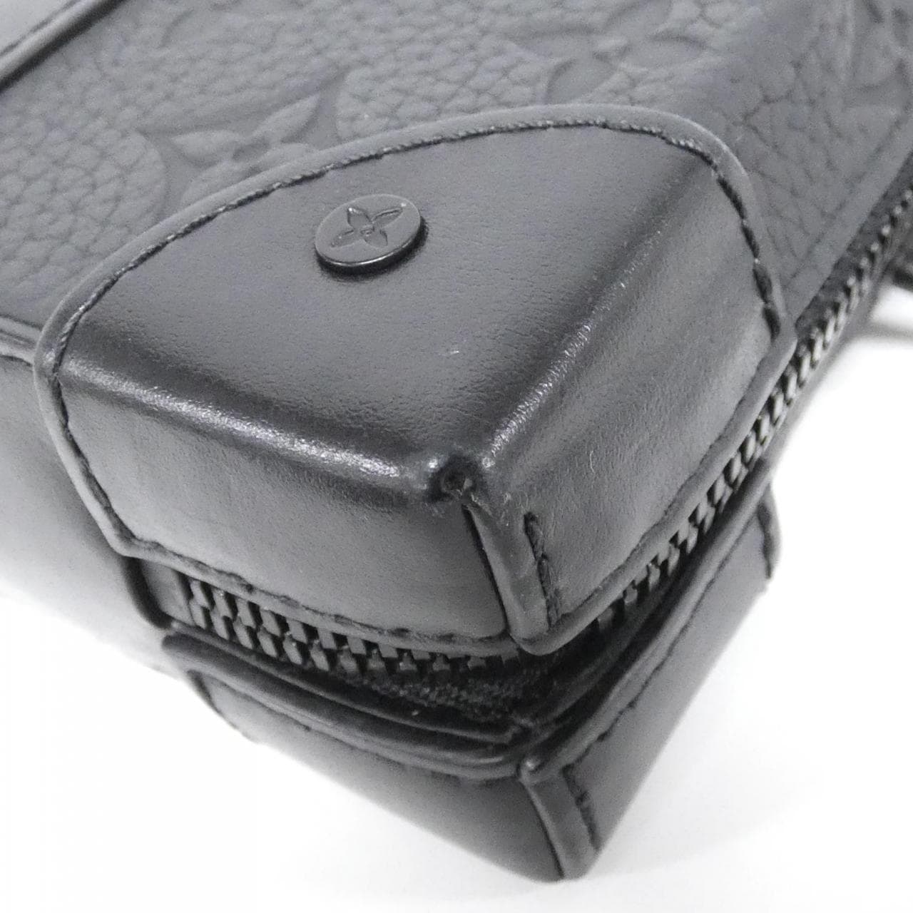 ルイヴィトン トリヨン モノグラム ソフトトランク ウォレット M80224 ショルダーバッグ