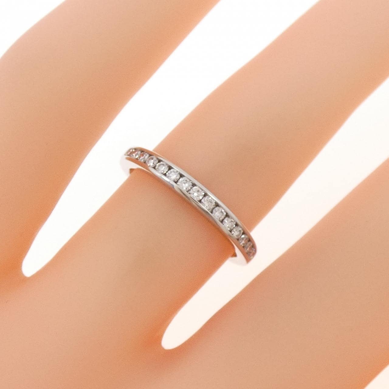 ティファニー ハーフサークル チャネルセッティング リング