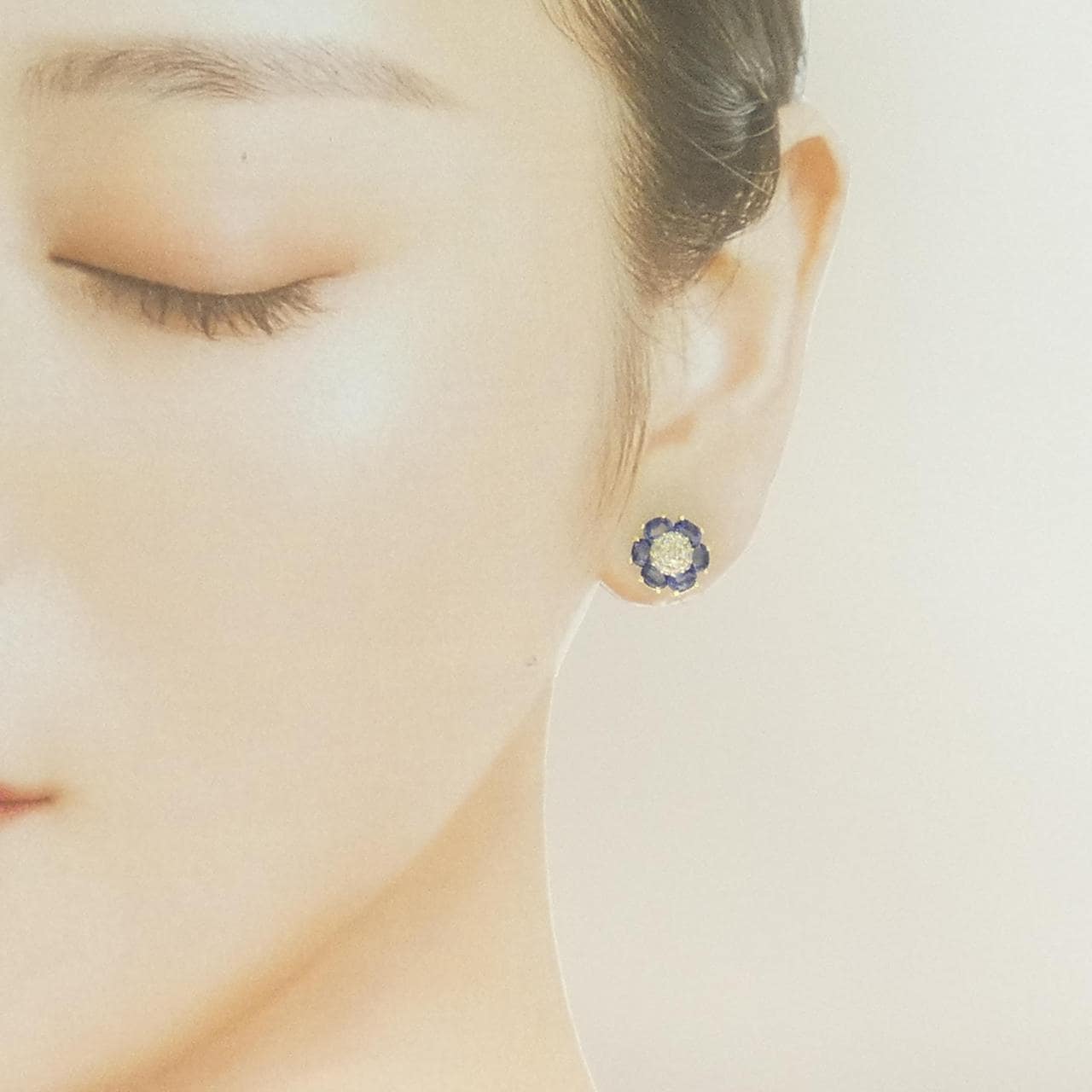 K18YG フラワー サファイヤ ピアス 2.00CT