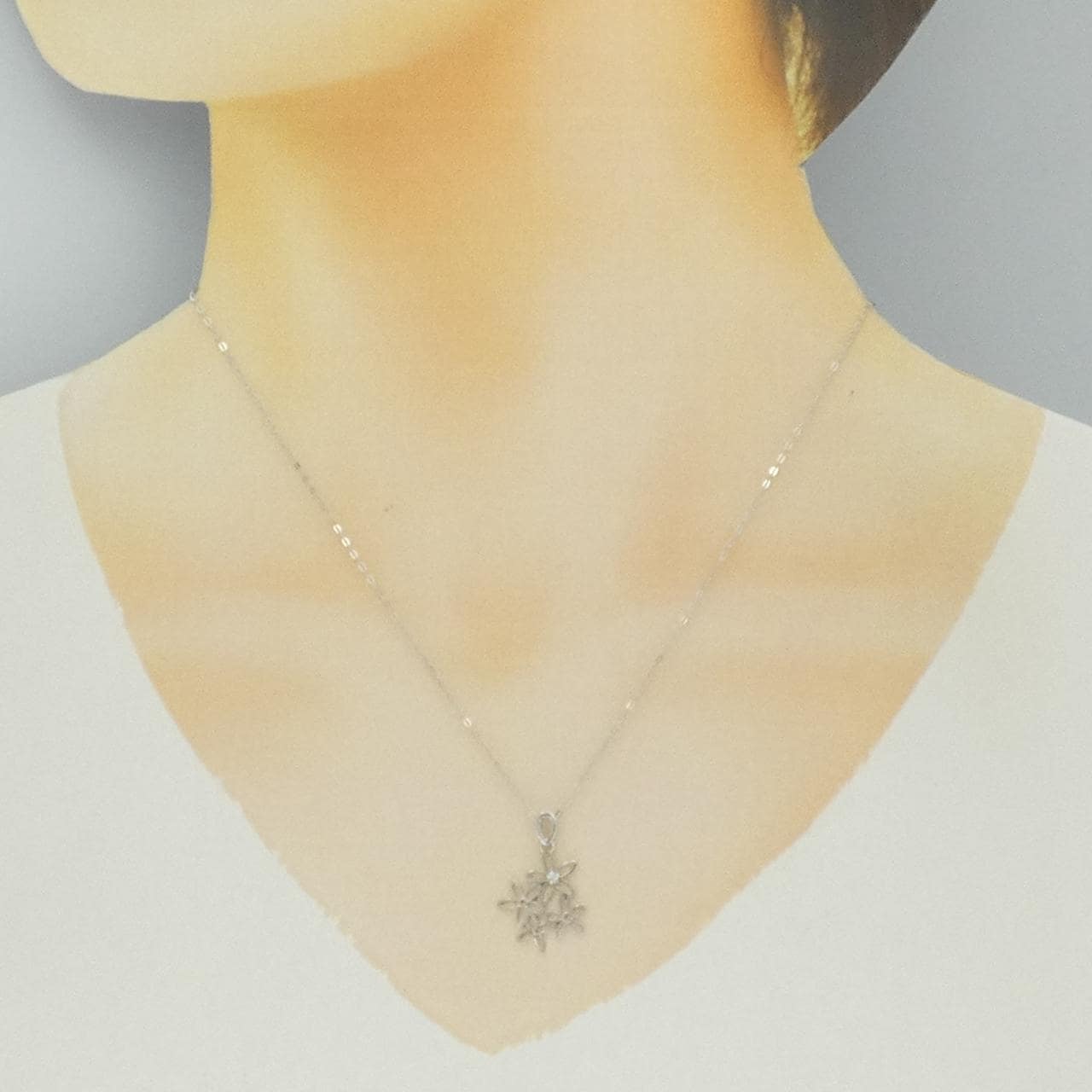 K10WG フラワー ダイヤモンド ネックレス 0.01CT