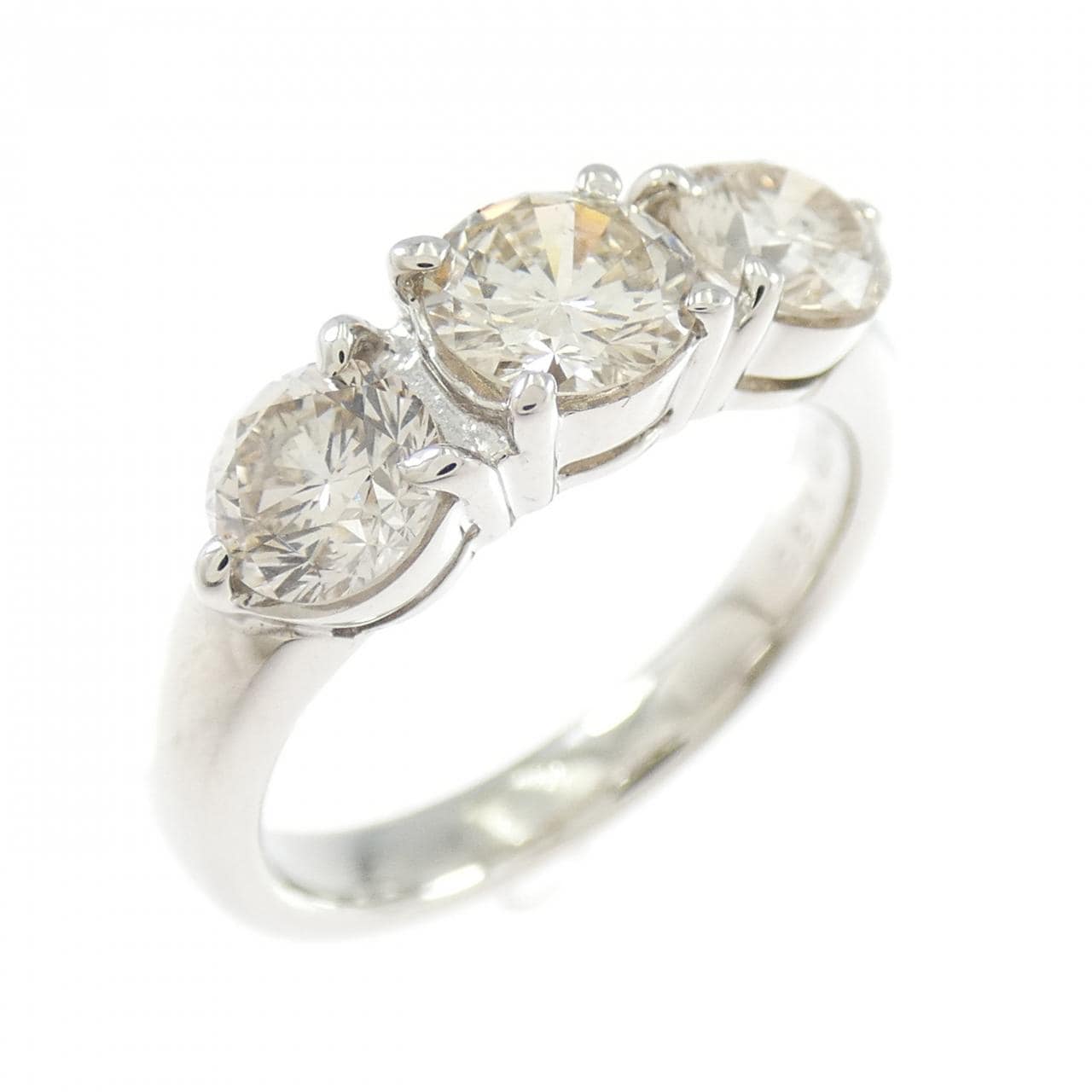 PT900 スリーストーン ダイヤモンド リング 1.50CT