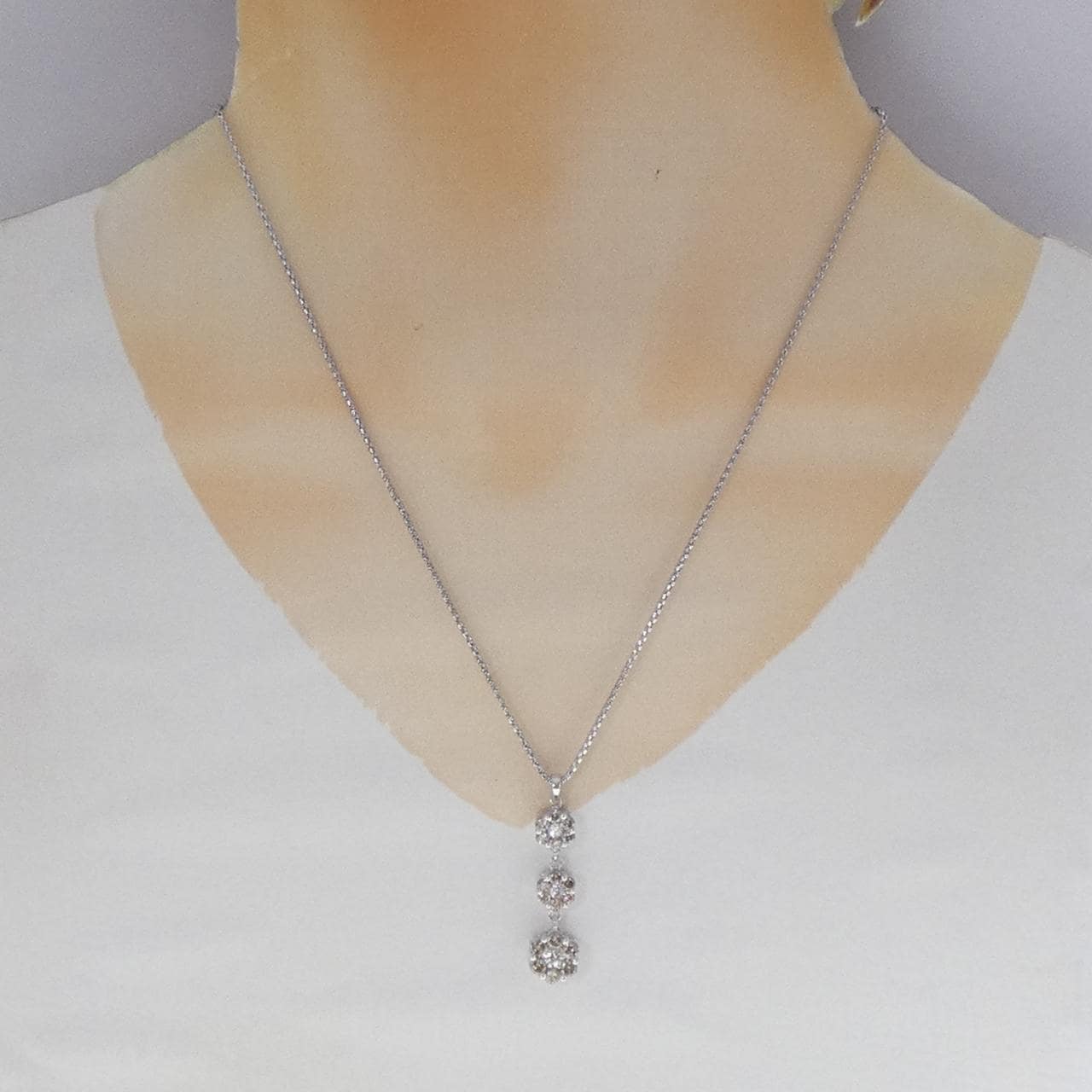 K18WG フラワー ダイヤモンド ネックレス 1.95CT