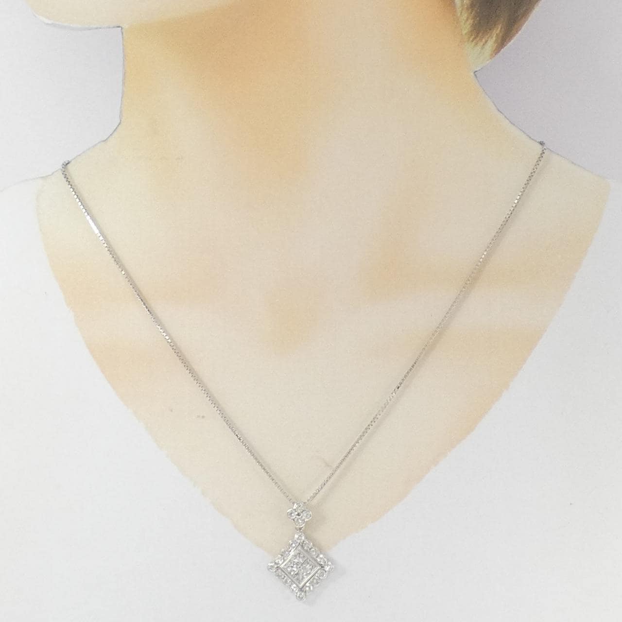 K18WG フラワー ダイヤモンド ネックレス 2.00CT