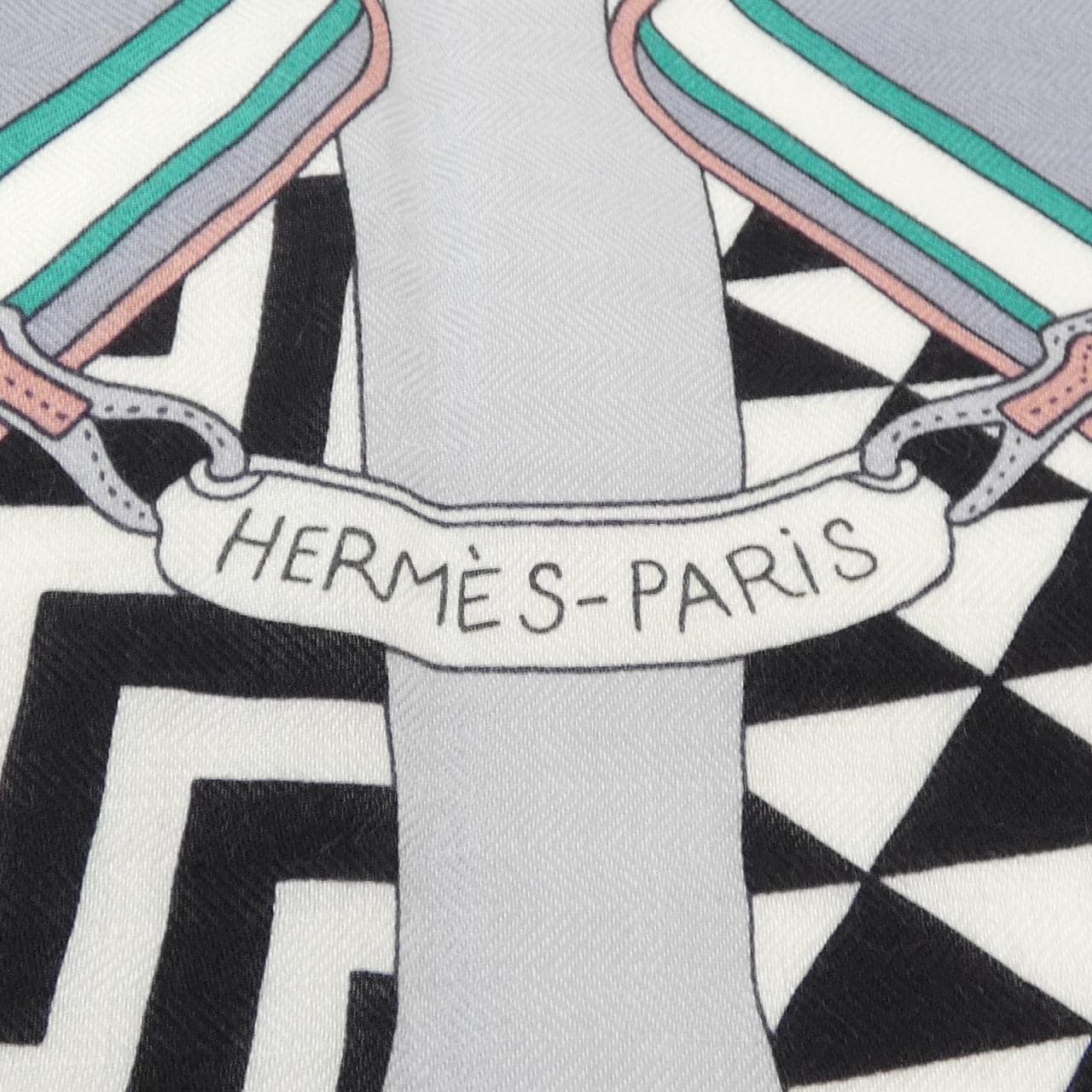 HERMES三角巨型披肩