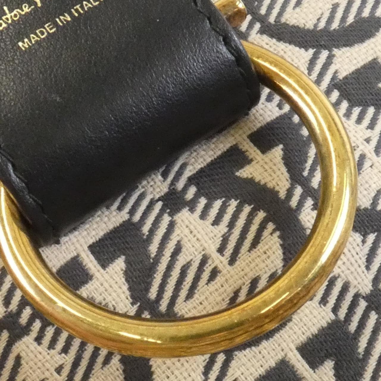 サルヴァトーレフェラガモ 21 H932 バッグ