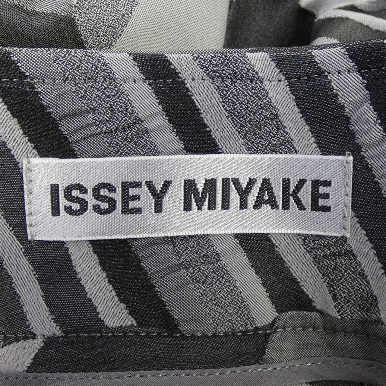 イッセイミヤケ ISSEY MIYAKE IM43FF016 パンツ