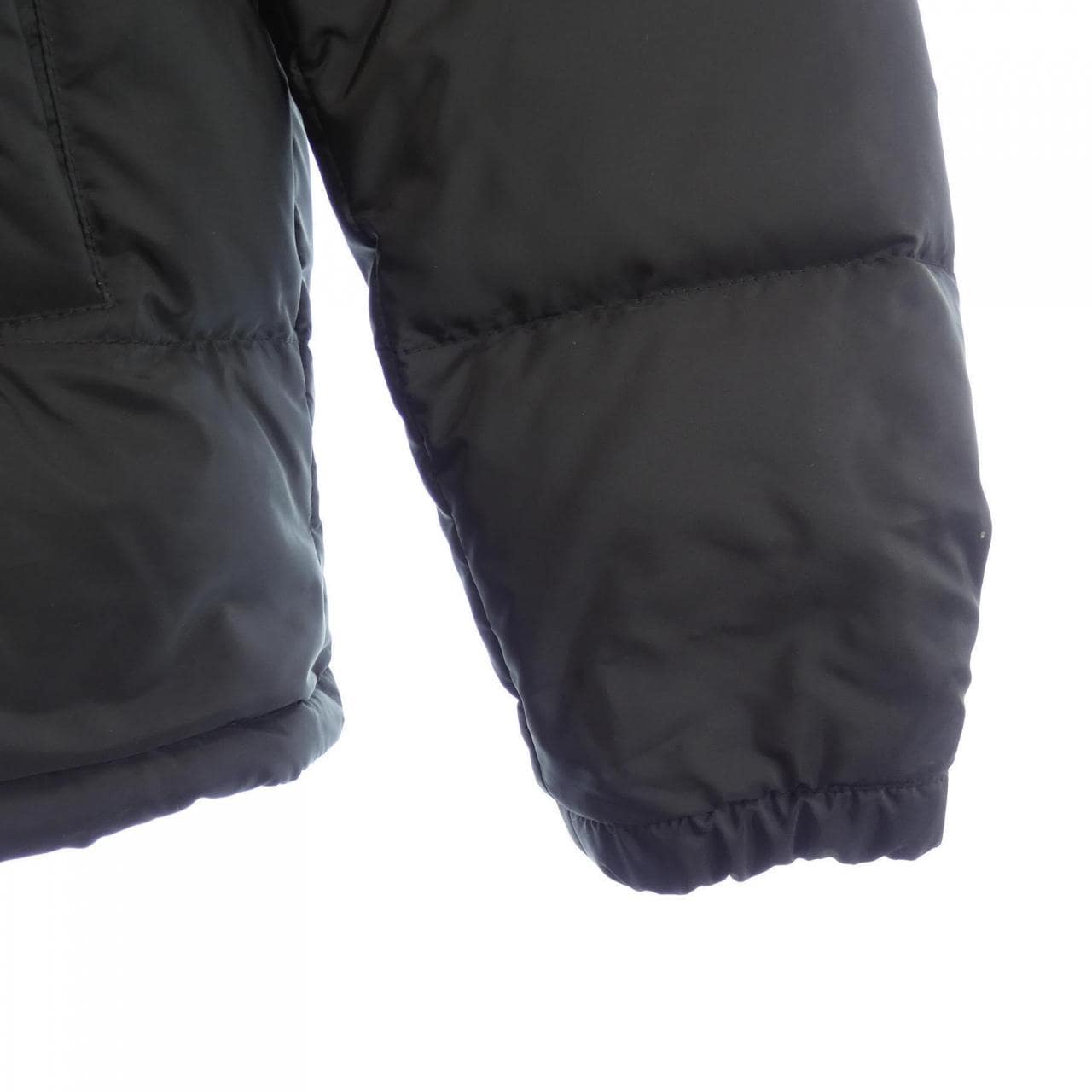プラダ PRADA トライアングルロゴ SGY091 R132 106O ダウンジャケット