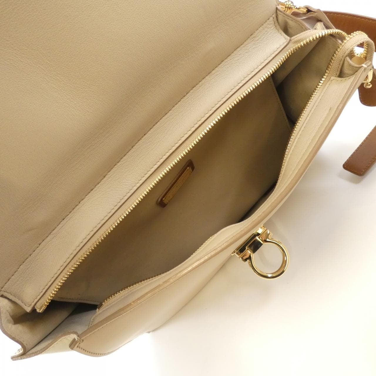 サルヴァトーレフェラガモ ソフィア 21 D543 バッグ