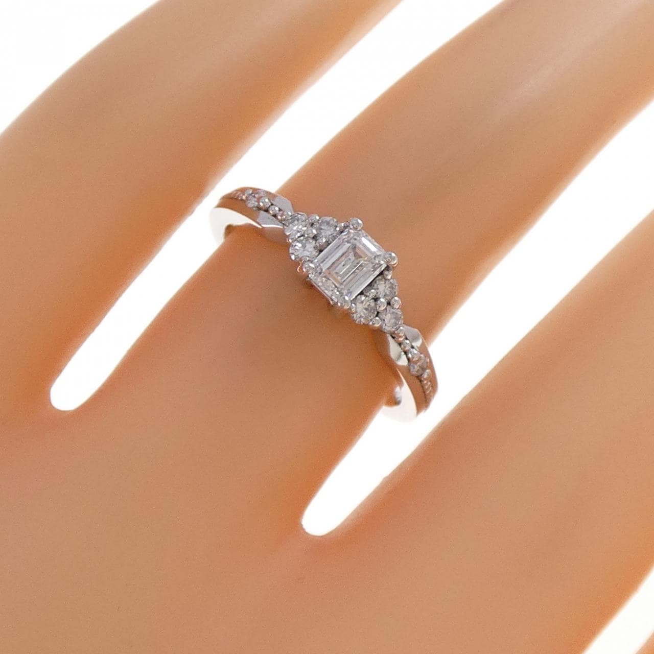 ジーエスティービー ダイヤモンド リング 0.31CT