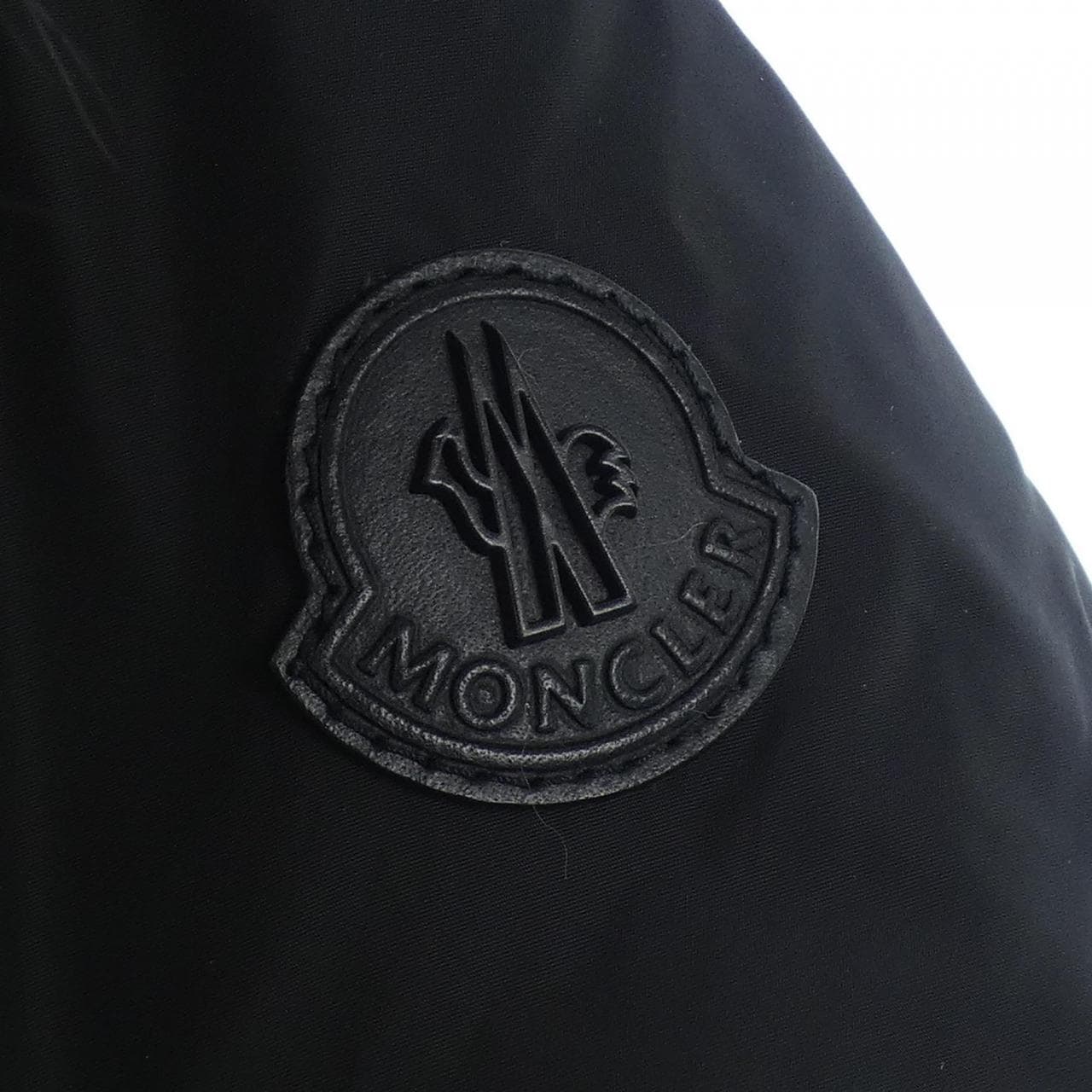 モンクレール MONCLER ダウンジャケット