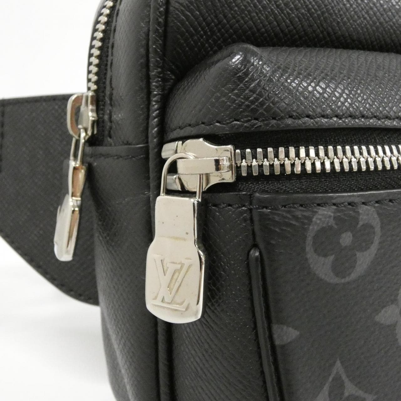 LOUIS VUITTON Taiga Rama 腰包户外 M30245 单肩包