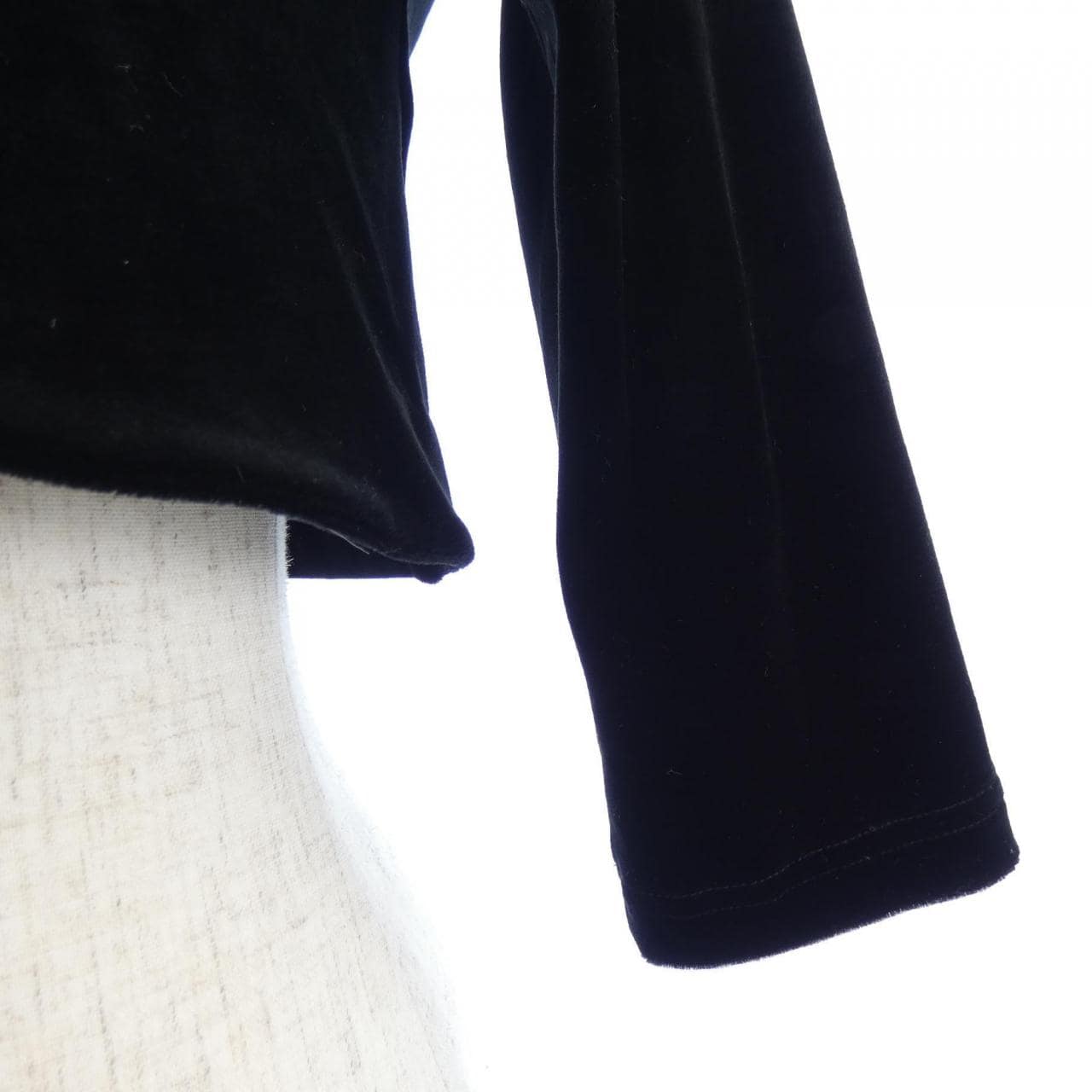 ベロアノワールbyフォクシー VELOUR NOIR by FOXEY　N.Y 33011 ジャケット