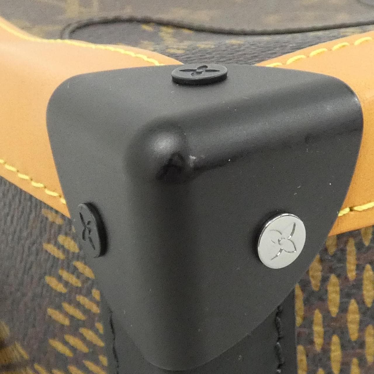 ルイヴィトン ダミエ ジャイアント(LVスクエアード) ソフトトランク N40381 ショルダーバッグ